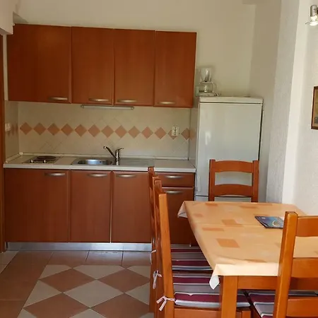 Apartment By The Sea Jezera, Murter - 5120